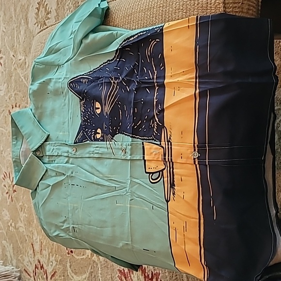 Mens button shirt with black cat - Picture 1 of 3